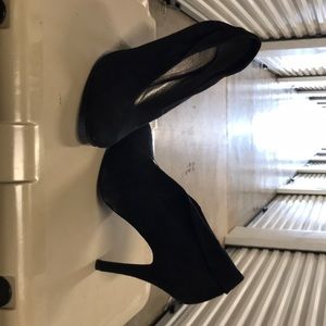 Lady heel ankle shoe